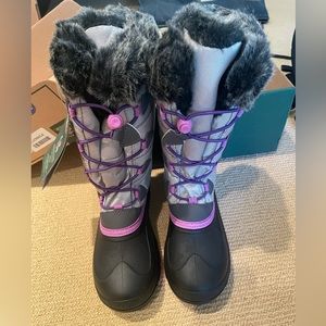 Girls Kamik snowgypsy3 size 5 snow boots. New with tags in box